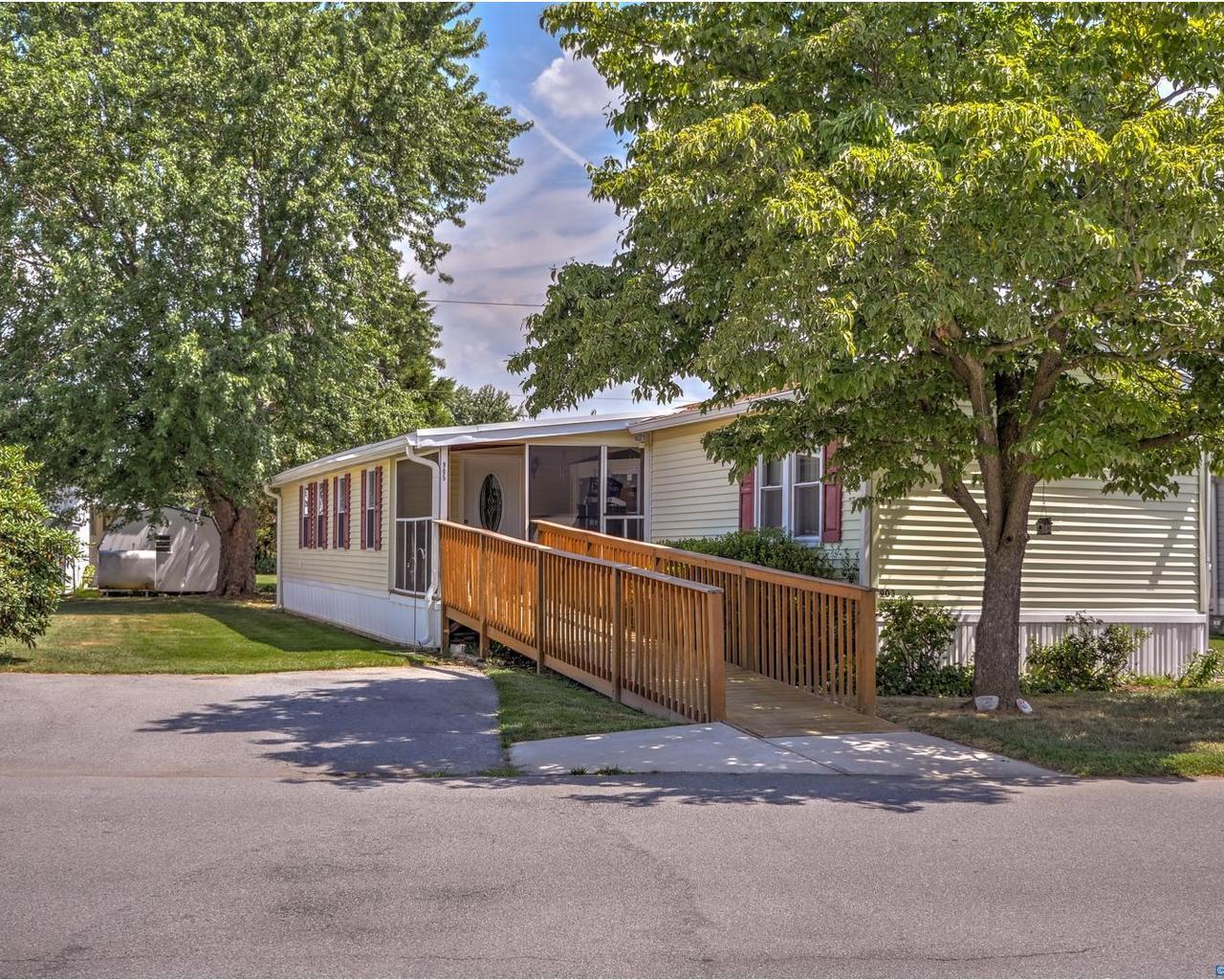 905 10TH Avenue - Photo 1