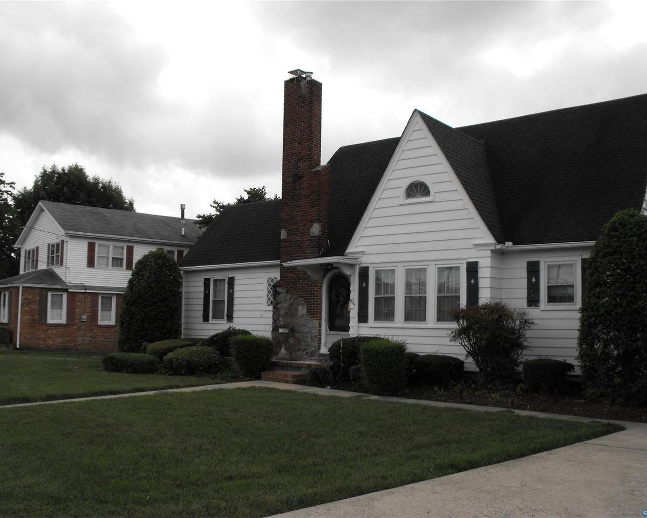 844 Forest Street - Photo 1