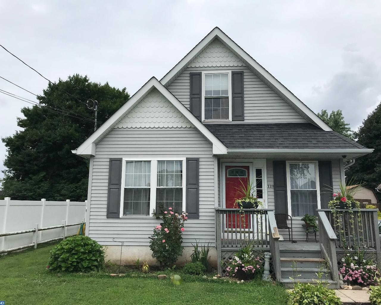 220 Robertson Avenue - Photo 1