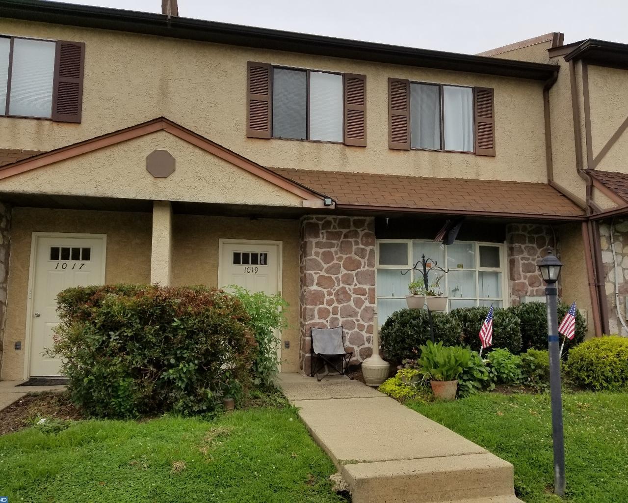 1019 Oakwood Drive - Photo 1