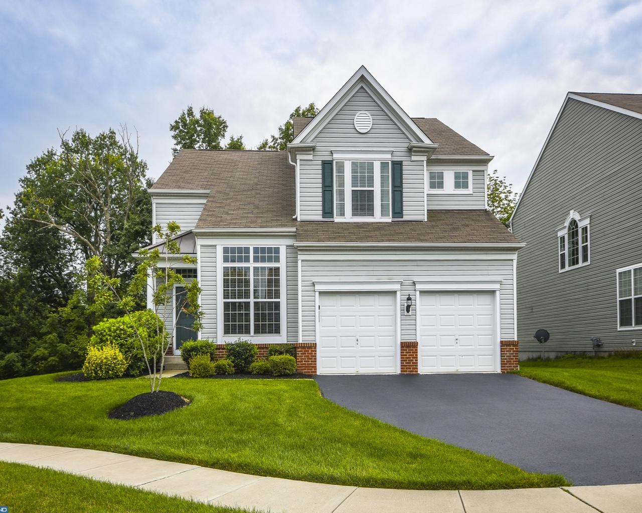 320 Armstrong Drive - Photo 1