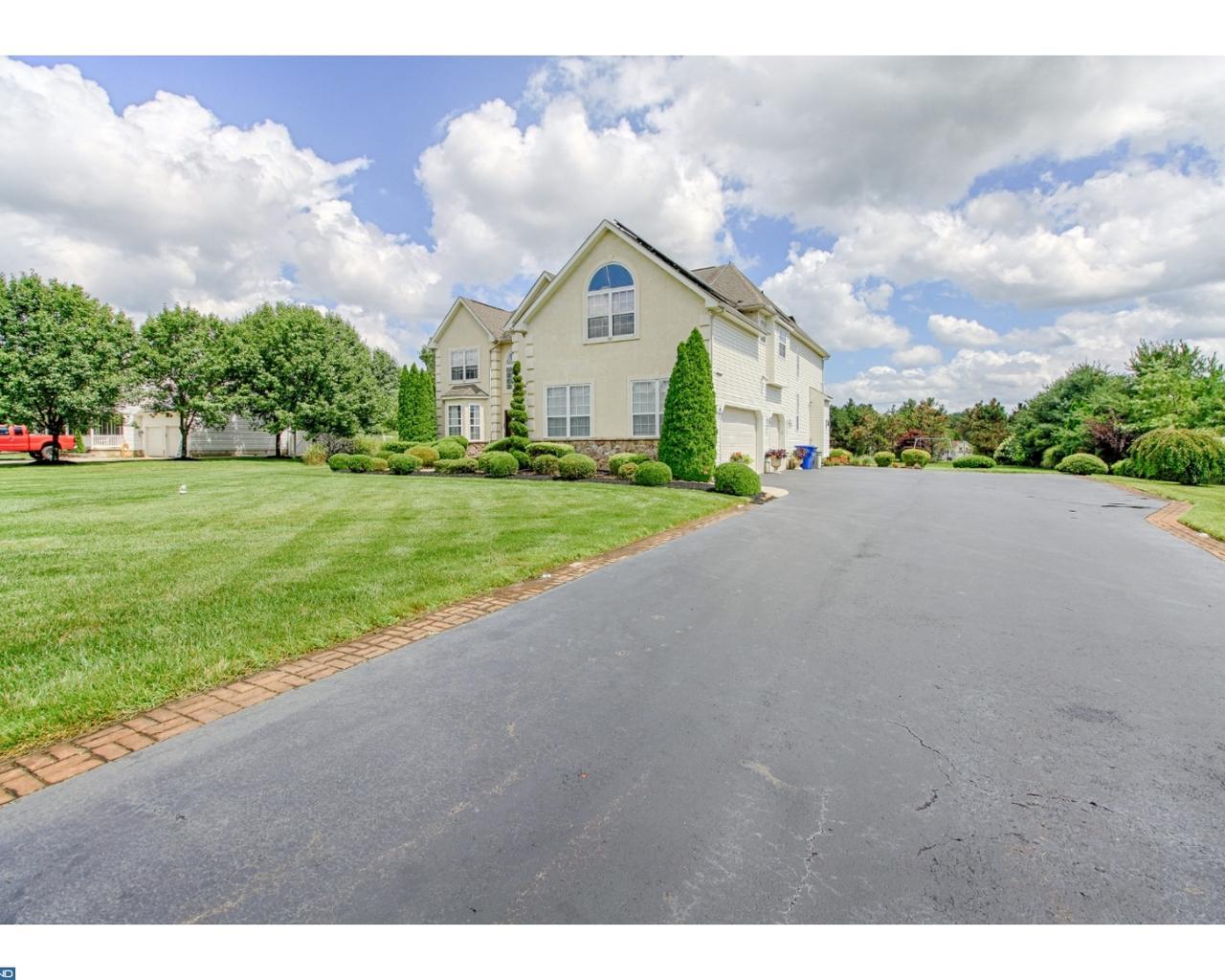 100 Sandra Way - Photo 1