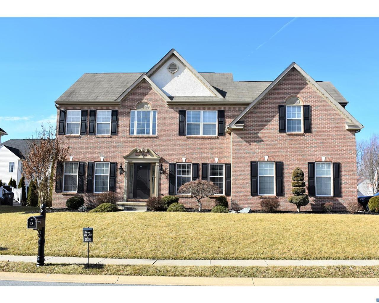 33 White Birch Boulevard - Photo 1
