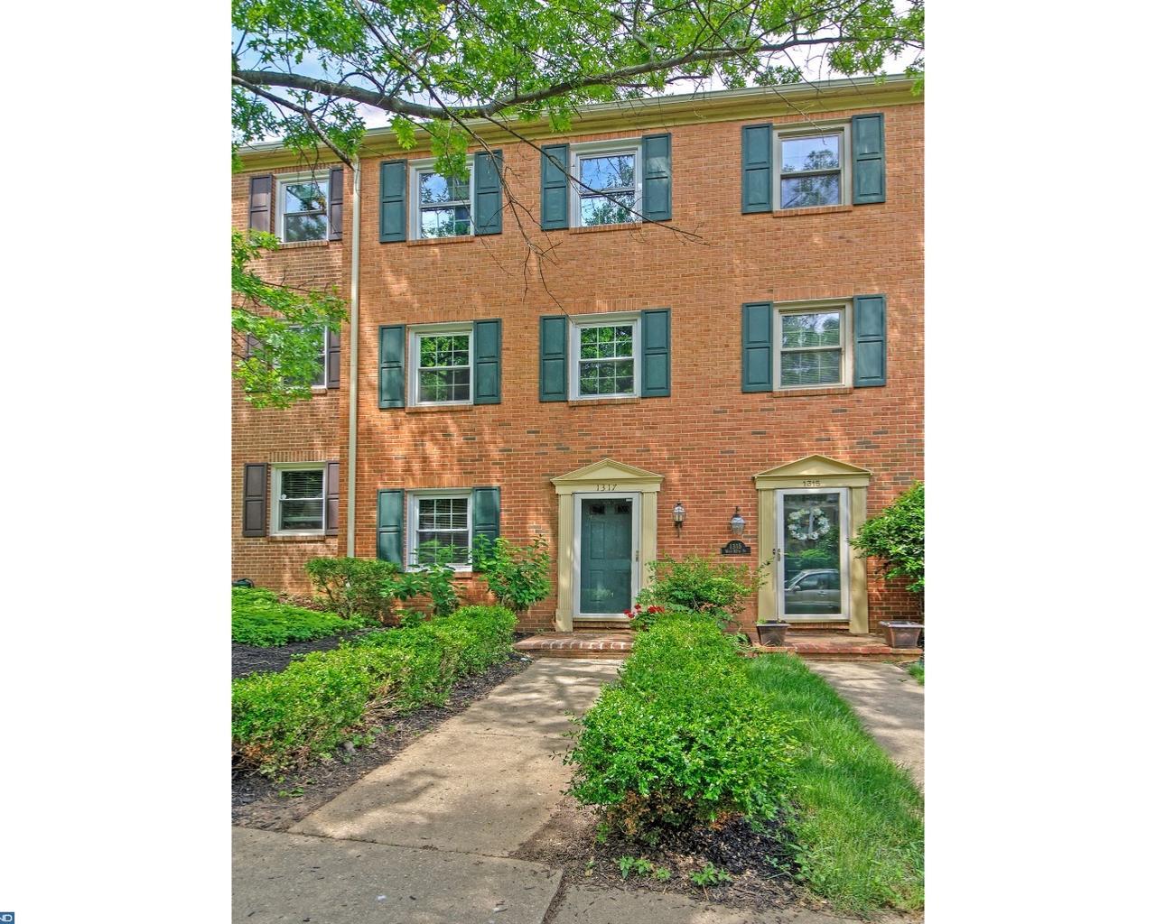 1317 10TH Street - Photo 1