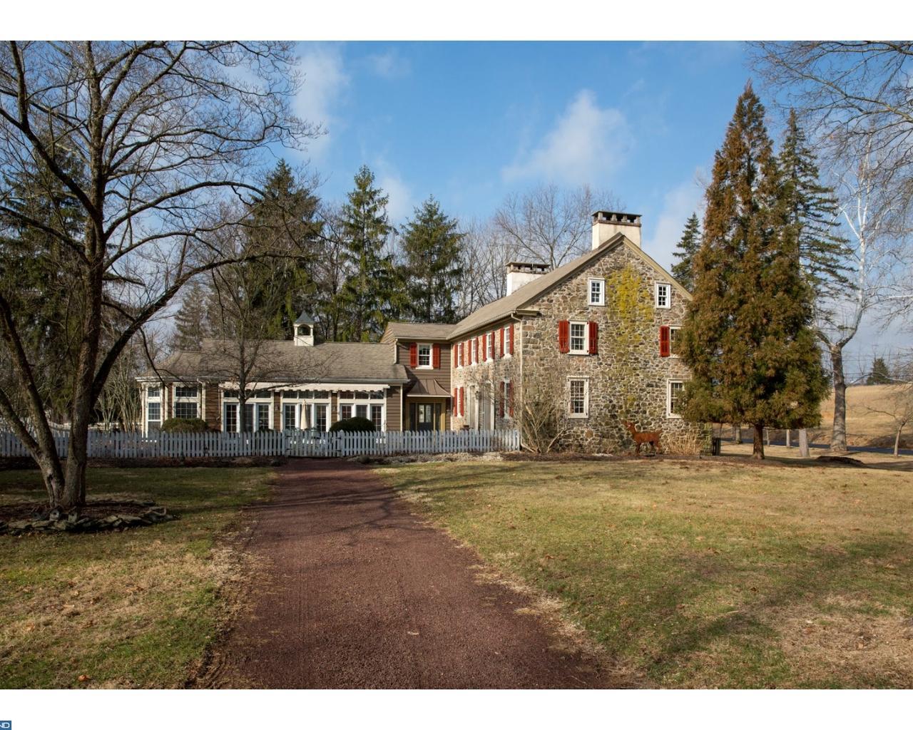 6266 Pidcock Creek Road - Photo 1