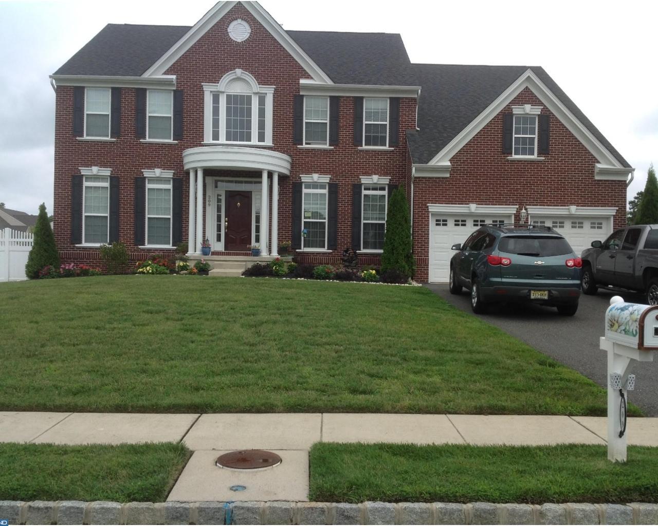 209 Buckingham Court - Photo 1