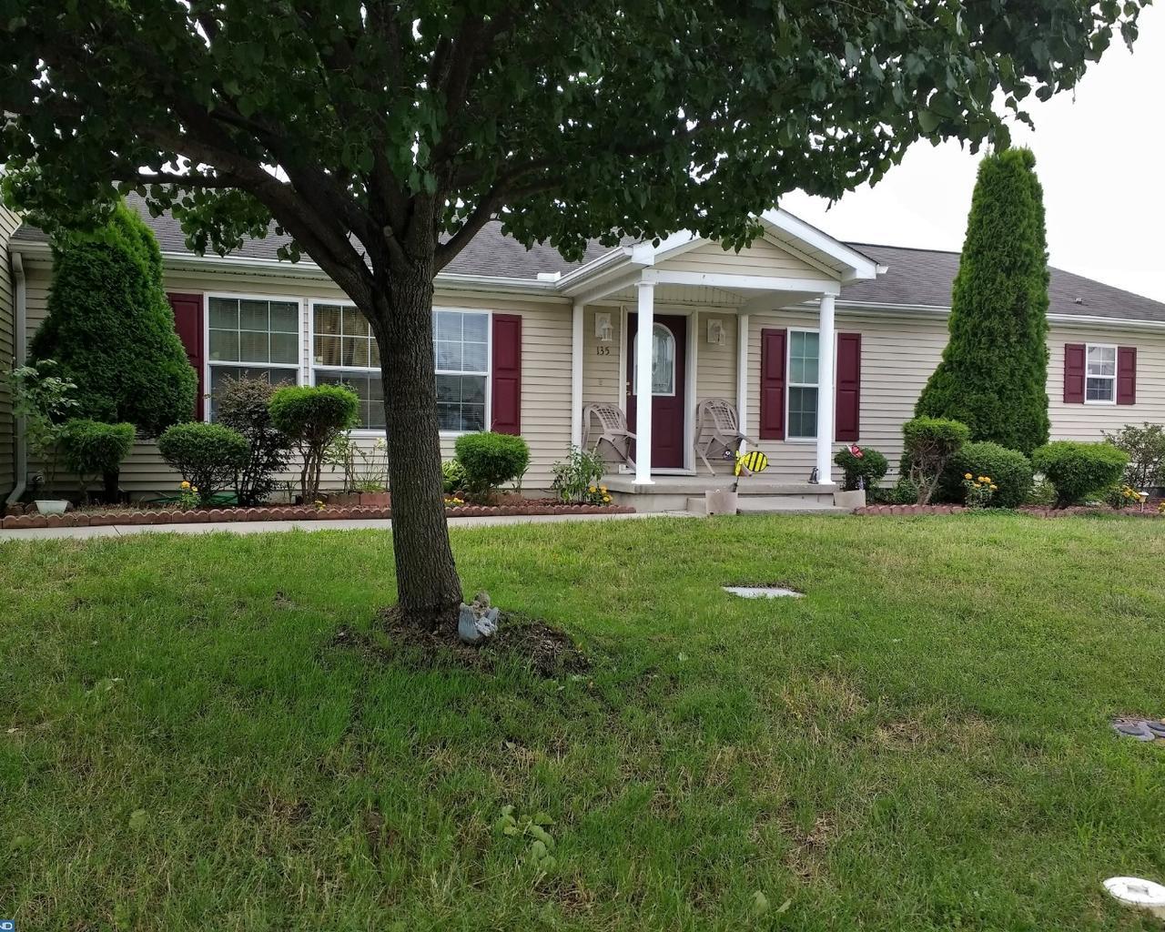 135 Maureen Place - Photo 1