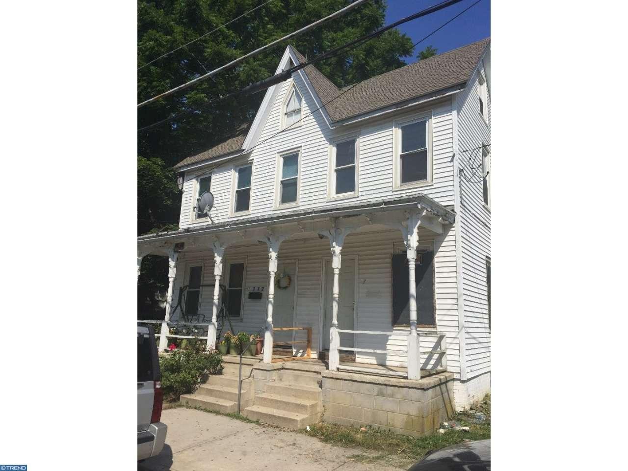 7-7 1/2 Olive Street - Photo 1