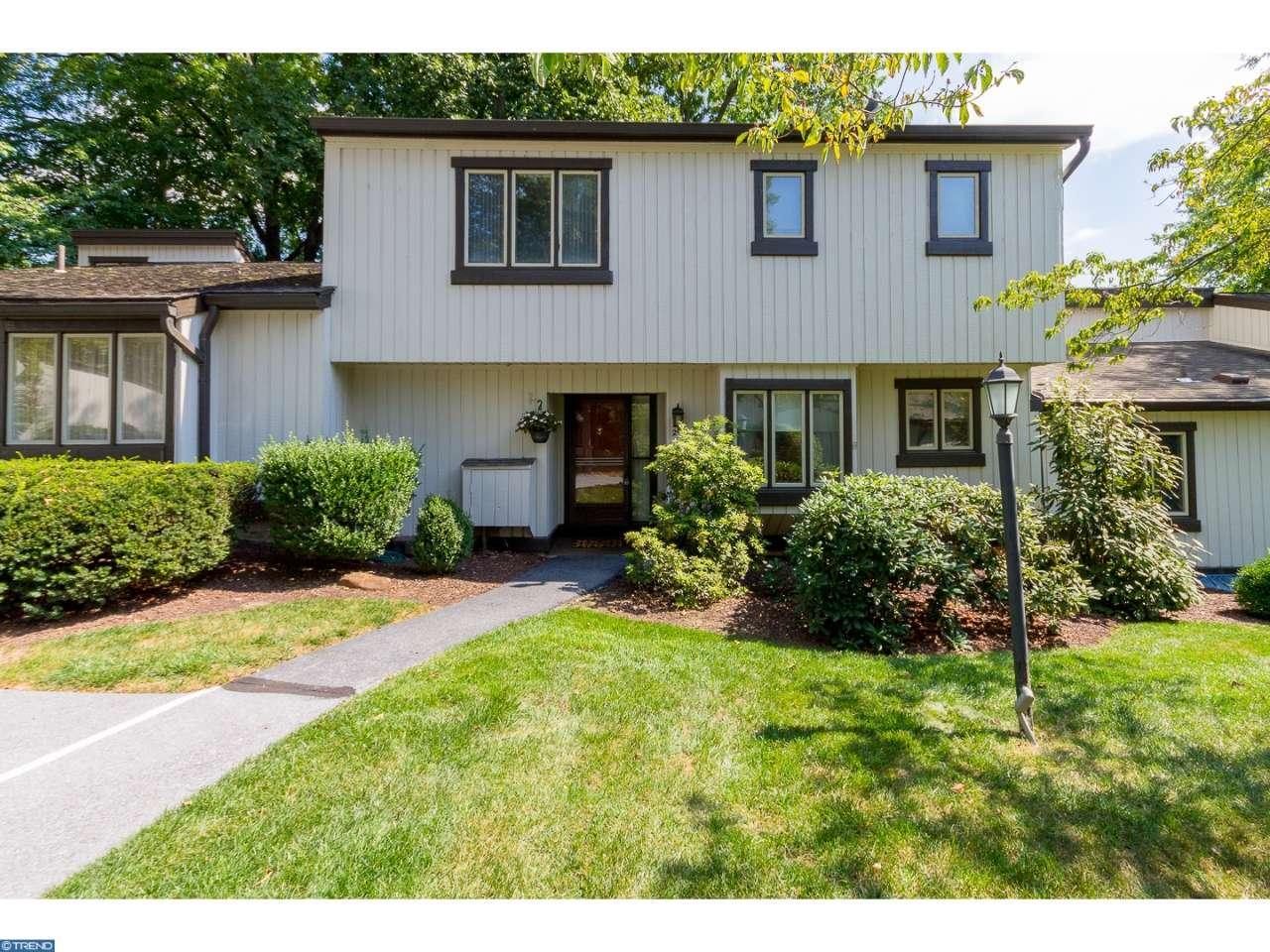 287 Devon Way - Photo 1