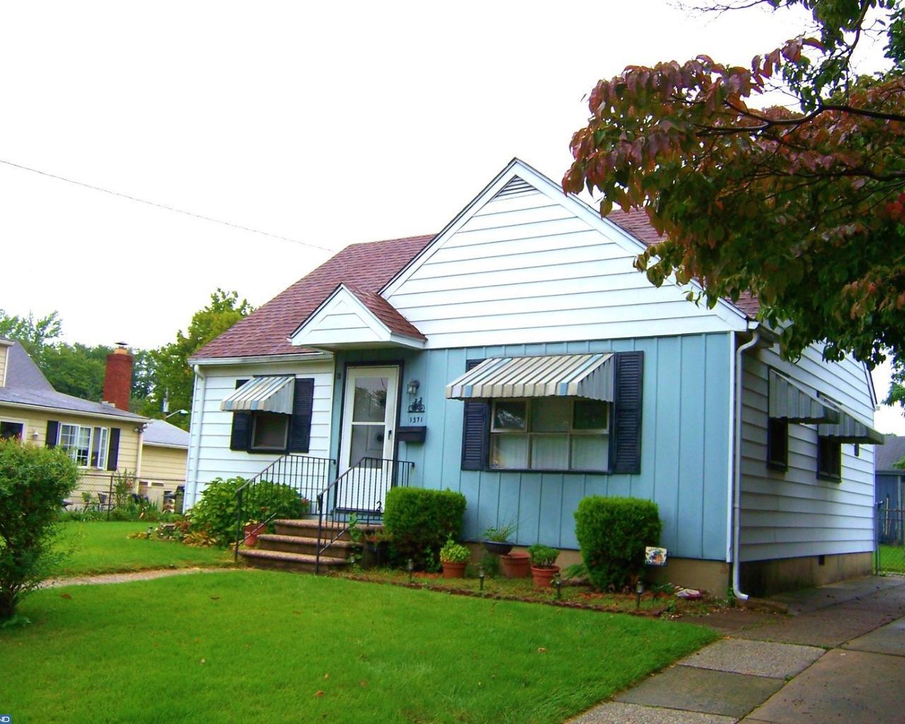 1371 Oriental Avenue - Photo 1