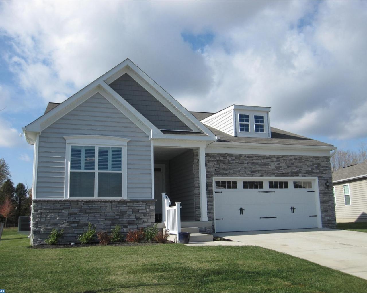 607 Red Maple Road - Photo 1