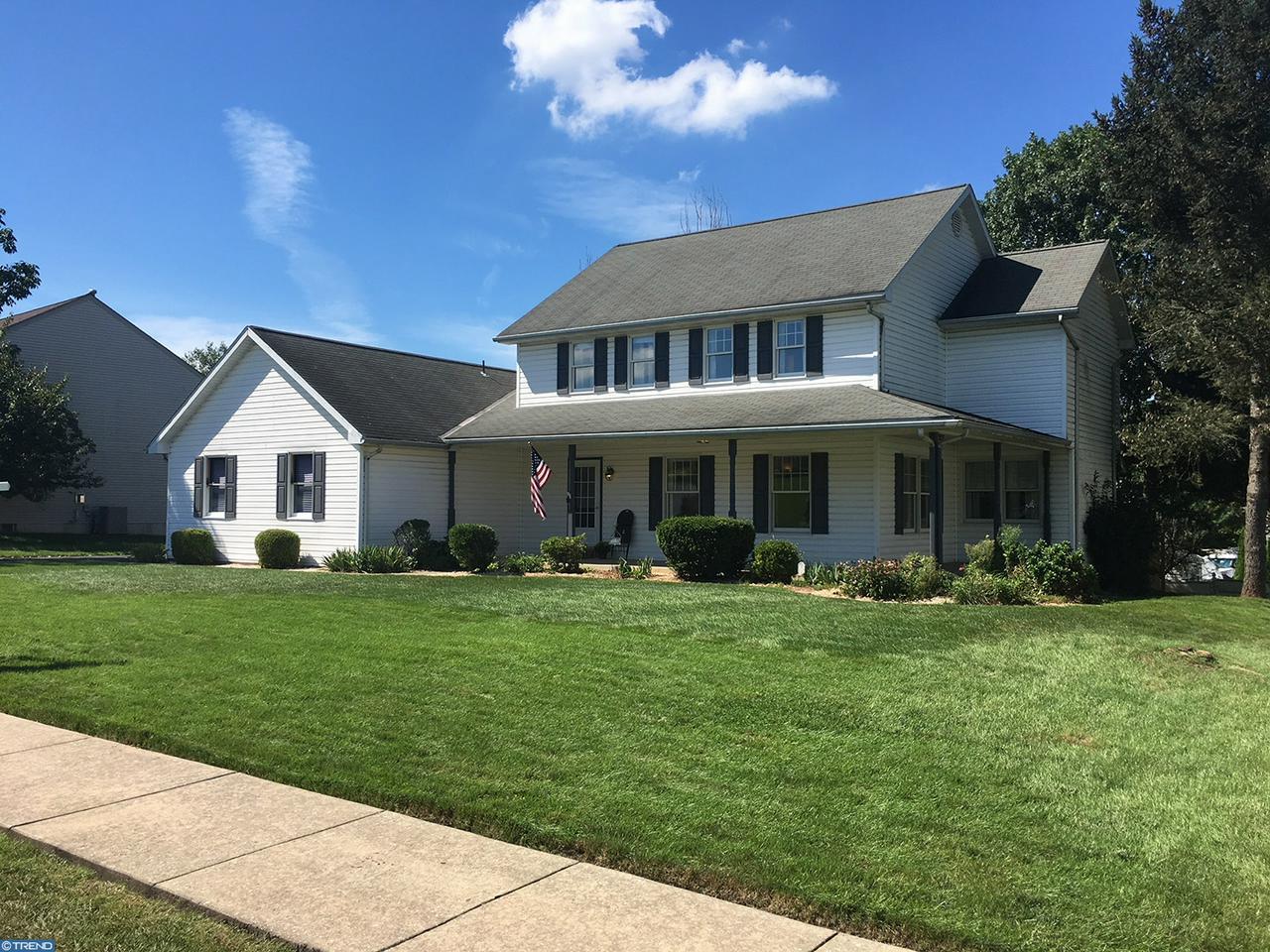 606 Maplewood Drive - Photo 1