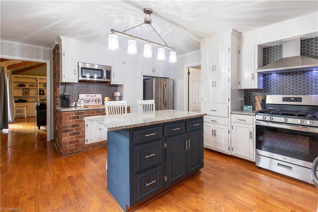 911 Wimbledon Place - Photo 1