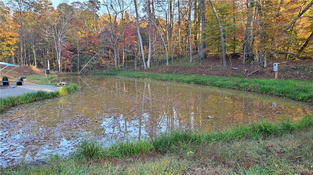 000 Crestwood Drive - Photo 1
