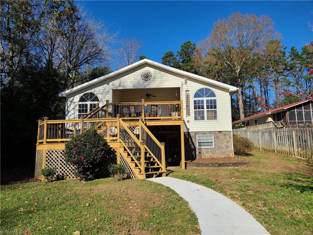 925 Hickory Point Drive - Photo 1