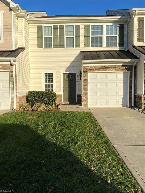 2549 Silverthorn Drive - Photo 1