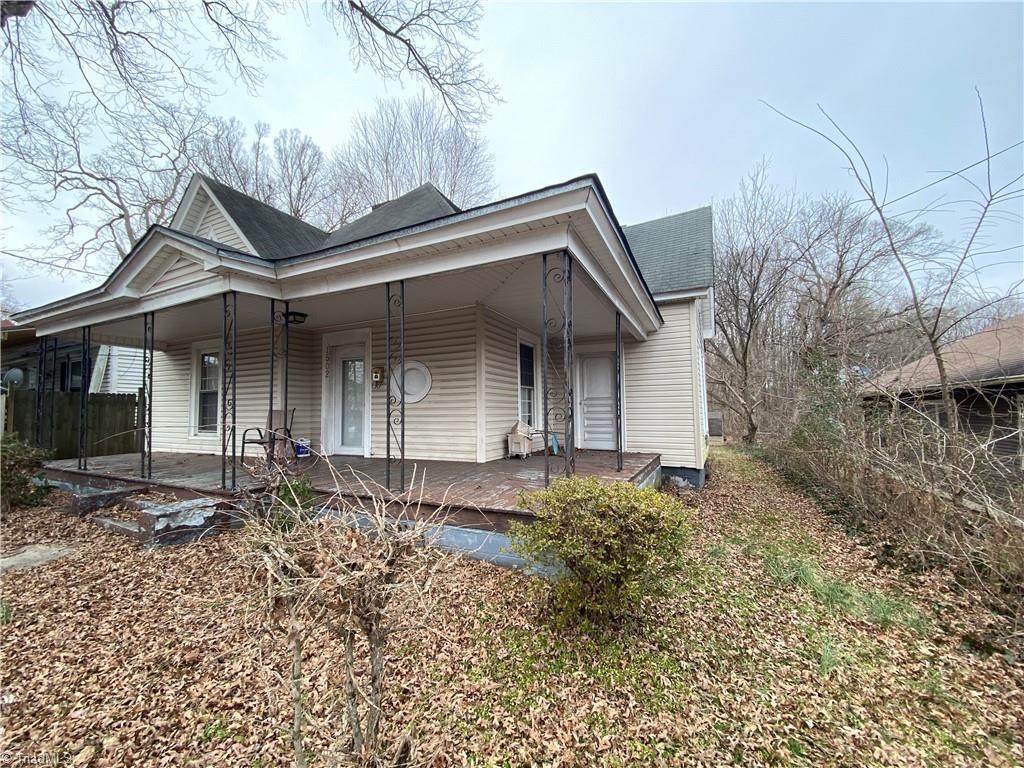 1502 Salisbury Avenue - Photo 1