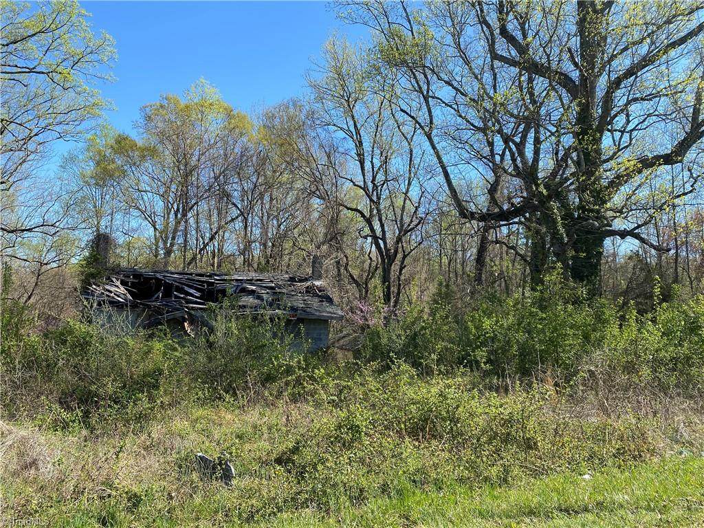 1077 Hillcroft Road - Photo 1