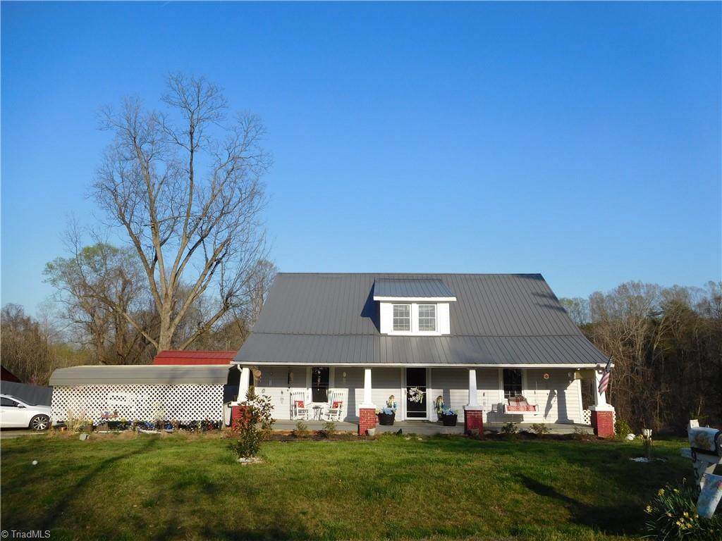 939 Webb Loop - Photo 1