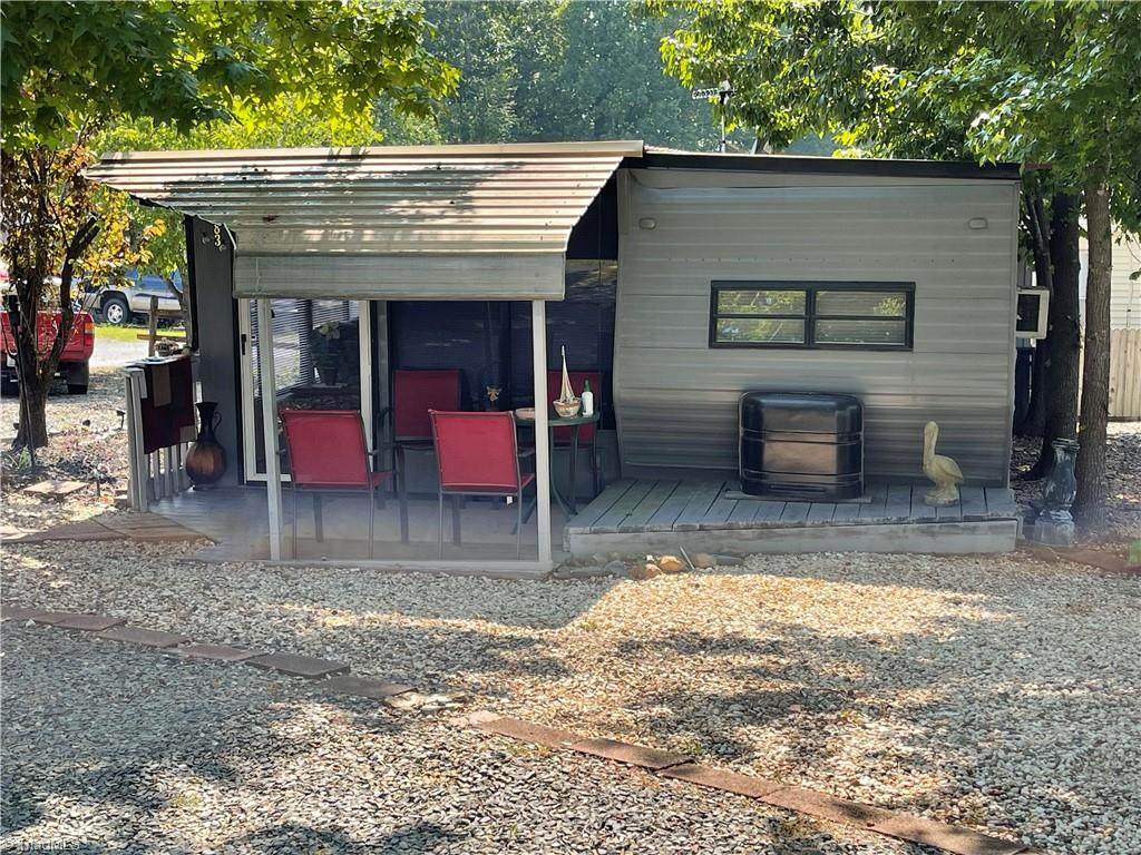 160 Cardinal Drive - Photo 1