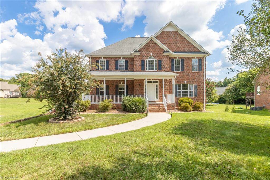 4485 Lochurst Drive - Photo 1