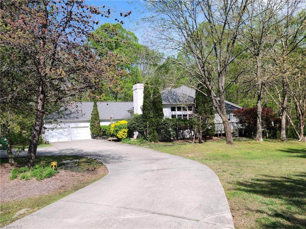 2517 Lakes Edge Point - Photo 1