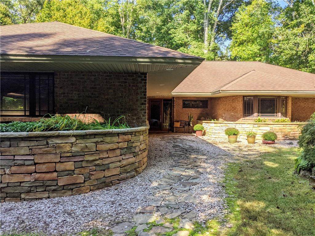 381 Hunters Point - Photo 1