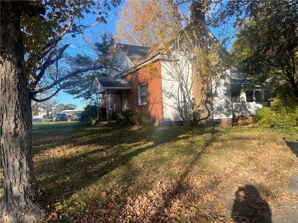 819 Fisher Ferry Street - Photo 1