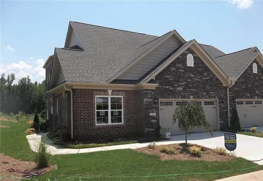 905 Chariot Square - Photo 1