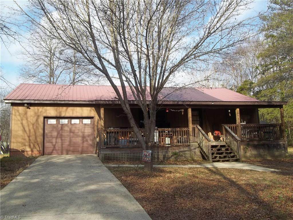 323 Bend Street - Photo 1