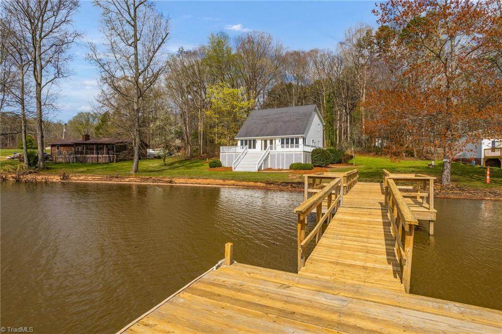 449 Island View Drive - Photo 1