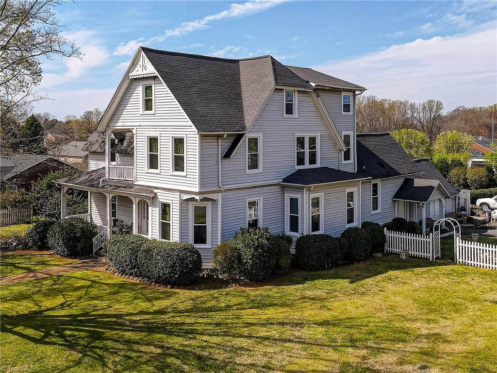 3561 Clemmons Road - Photo 1