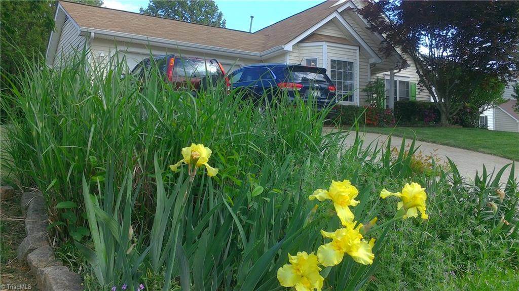 15 Crestbrook Court - Photo 1