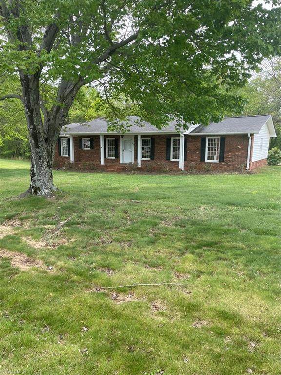 1532 Lewisville Clemmons Road - Photo 1