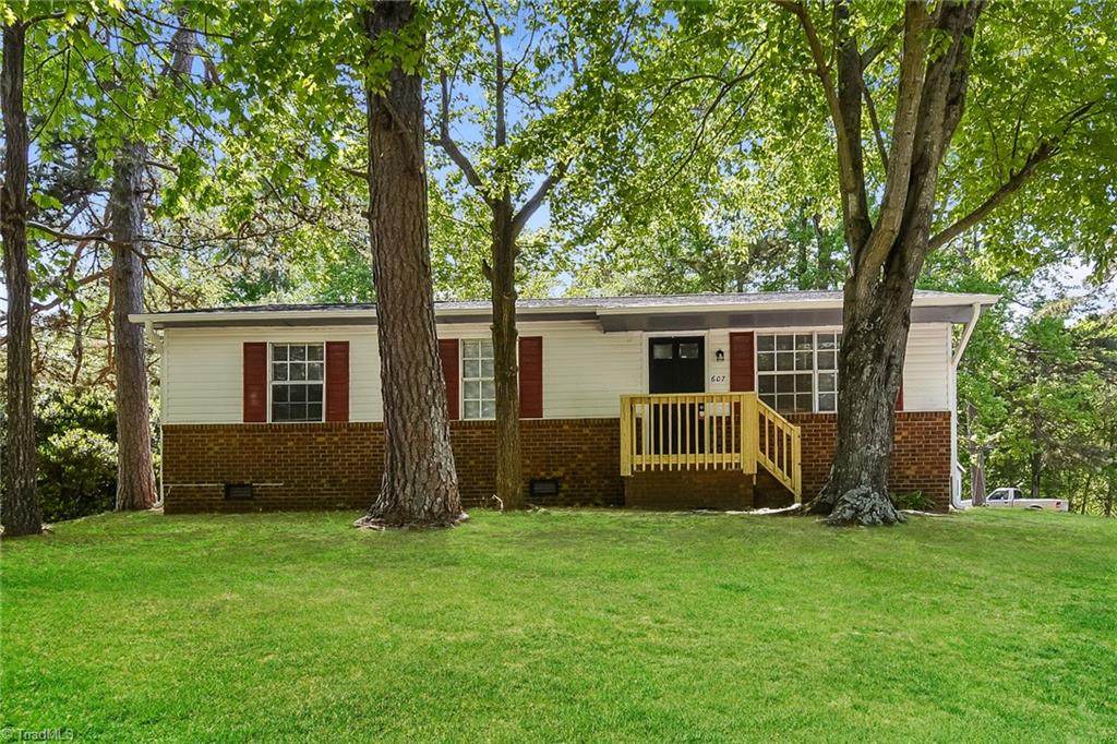 607 Elizabeth Drive - Photo 1