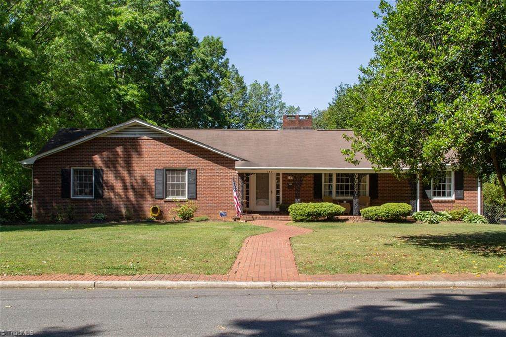 340 Grandview Drive - Photo 1