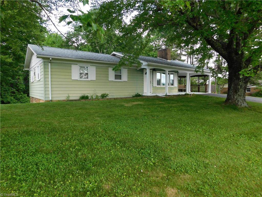 112 Irwin Street - Photo 1