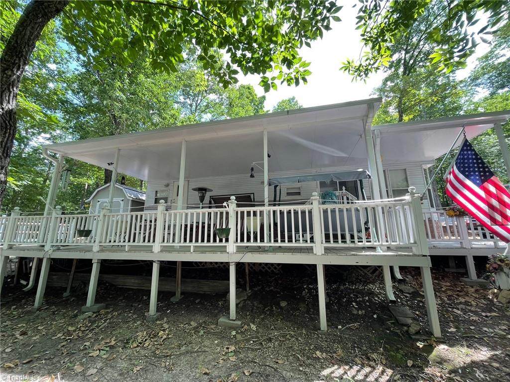 616 Dogwood Circle - Photo 1