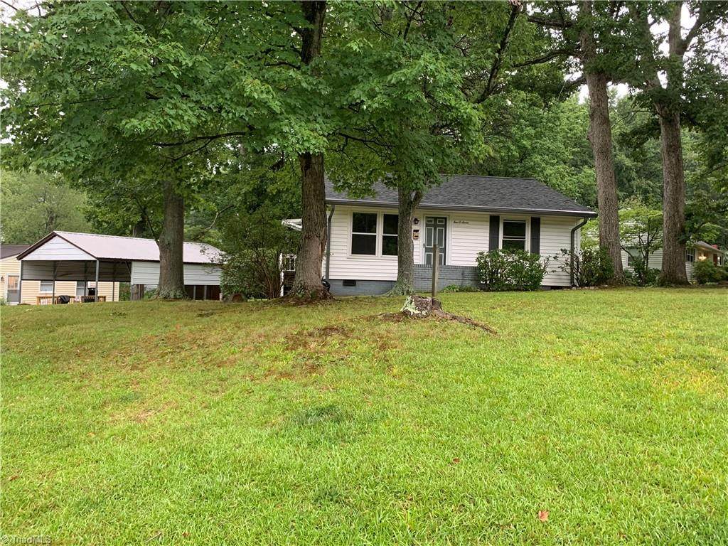 407 Crestwood Drive - Photo 1