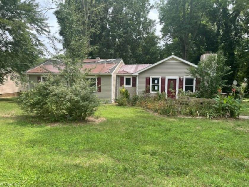 105 Lakefield Drive - Photo 1