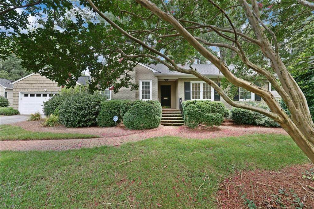 411 Plymouth Avenue - Photo 1