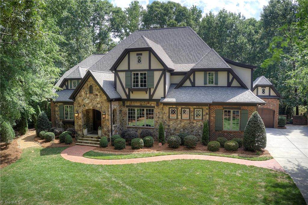 725 Hudson Place - Photo 1