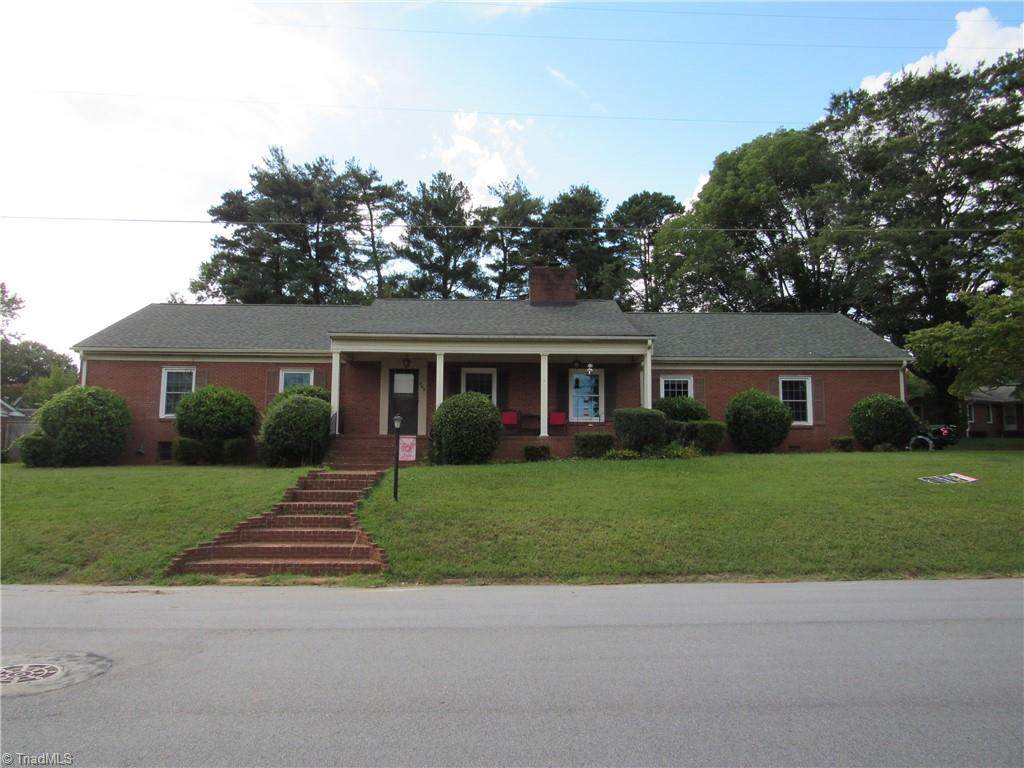 304 Sweetbriar Drive - Photo 1