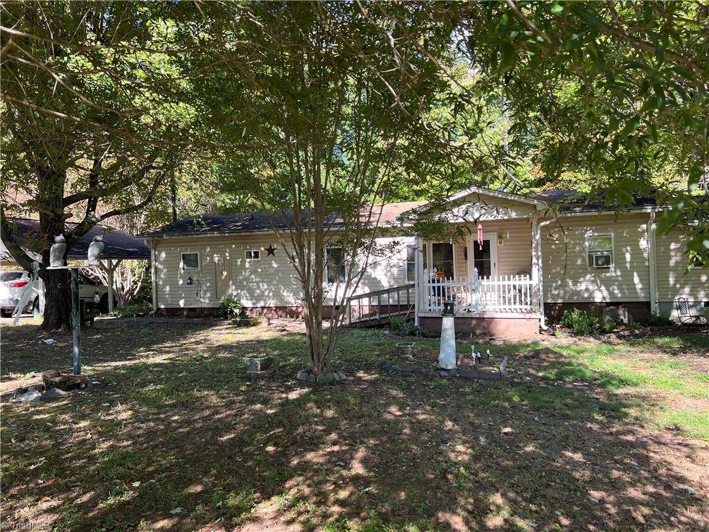 1870 Locust Grove Road - Photo 1