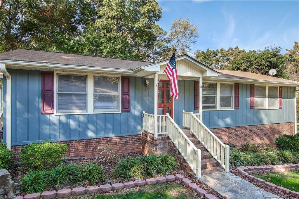 1402 Timberlane - Photo 1