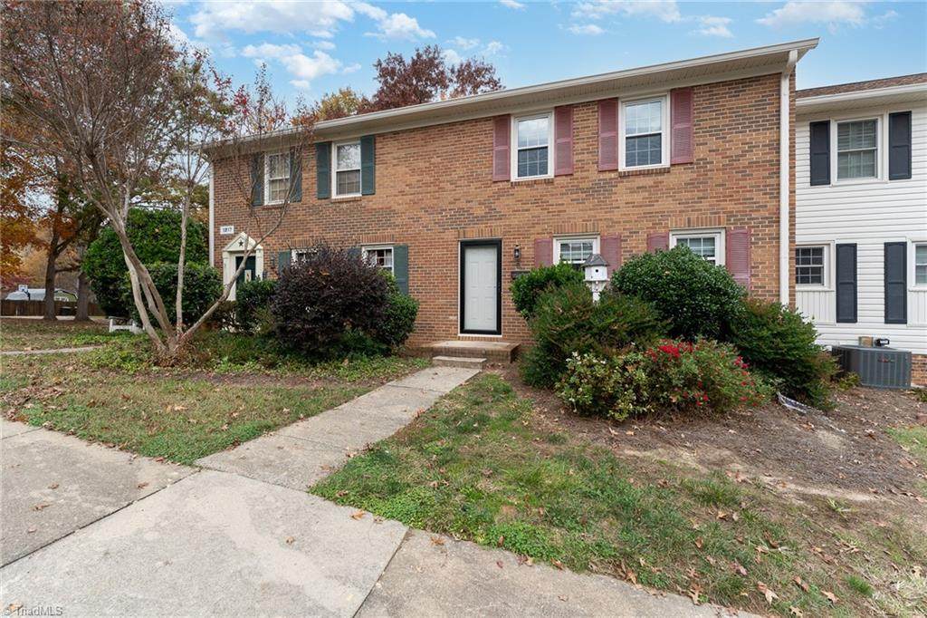 3217 Regents Park Lane - Photo 1