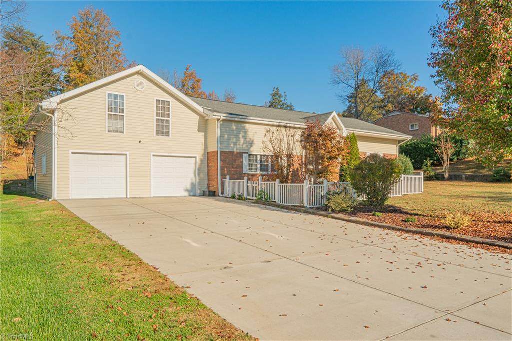 306 Pineridge Drive - Photo 1