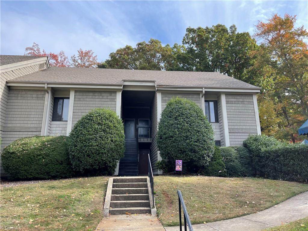1514 Benjamin Parkway - Photo 1