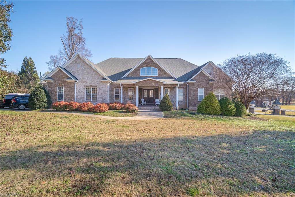570 Mashie Drive - Photo 1