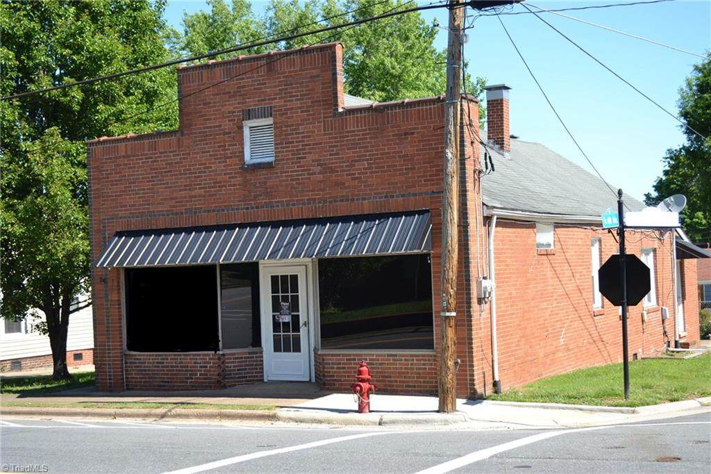 400 Main Street - Photo 1